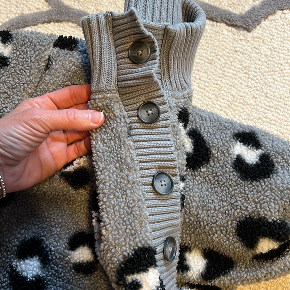 LOFT animal print fleece/sweater - Picture 5 of 5